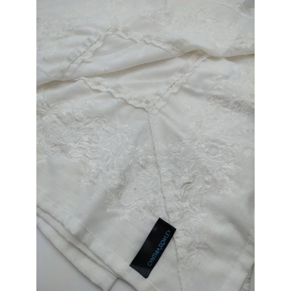 CYNTHIA ROWLEY Embroidered White Tablecloth 104 x 60
